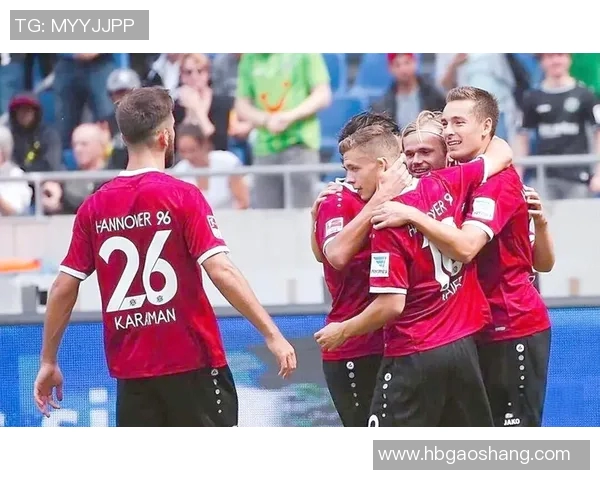 基尔高士丁与汉堡的激烈对决揭示德乙联赛的竞争魅力与球队实力对比